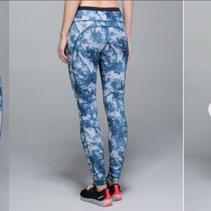 Lululemon speed tight cloud print